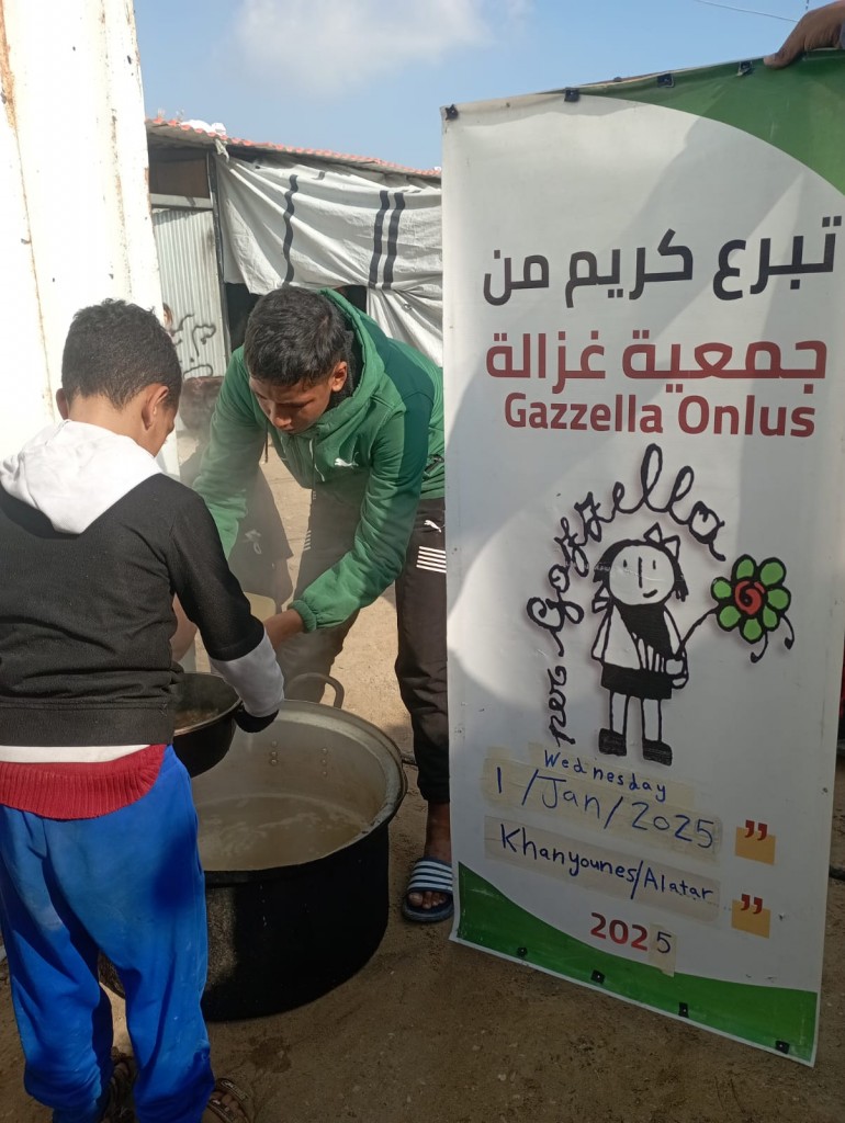 Distribuzione pasti caldi a Khan Younes, I/1/25