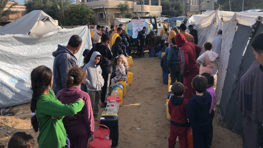 Distribuzione acqua potabile a Zawaydeh, Deir al-Balah, 5/1/25