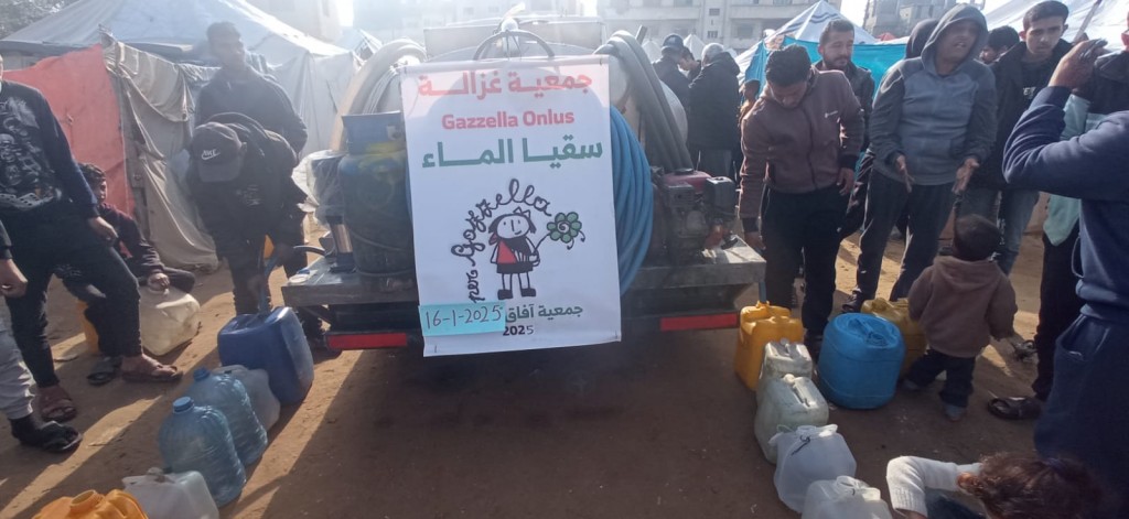 Distribuzione acqua potabile a Dei al-Balah, 16/1/25