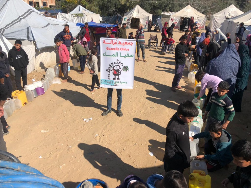 Distribuzione acqua potabile a Deir al-Balah, 21/1/25