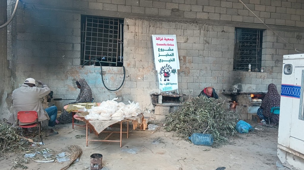 Distribuzione pane e acqua a Nuseirat, 30/1/25
