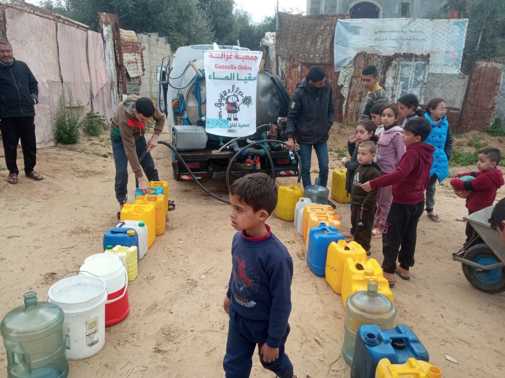 Acqua a Deir al-Balah e pane a Nuseirat, 8/2/25