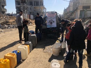 Distribuzione acqua potabile a Deir al-Balah e a Nuseirat, 15/2/25