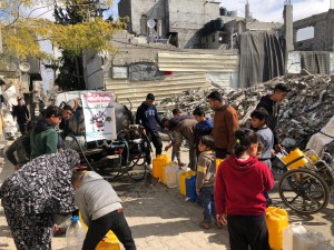 Distribuzione acqua a Nuseirat e pane a Bureij, 16/2/25