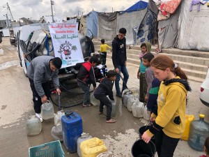 Acqua a Dei al-Balah e pane a Wadi Ghazza, 19/2/25