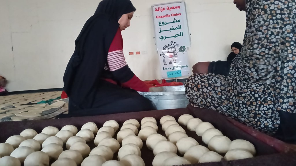 Distribuzione acqua potabile e pane a Deir al-Balah, 3/3/25