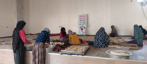 Distribuzione acqua potabile e pane a Deir al-Balah, 13/3/25