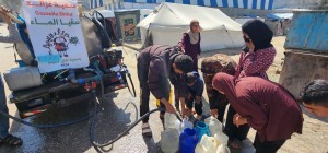 Distribuzione acqua e pane a Deir al-Balah e Nuseirat, 16/3/25