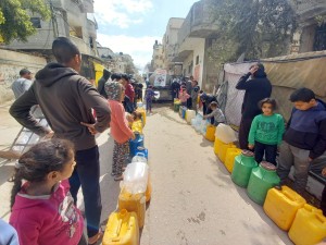 Distribuzione acqua e pane a Nuseirat e Deir al-Balah, 20/3/25
