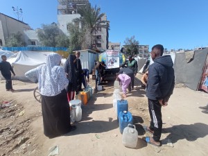 Distribuzione acqua potabile a Nuseirat, 30/3/25