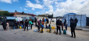 Distribuzione pane e acqua a Nuseirat, 12/4/25