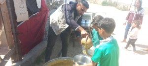 Distribuzione pasti caldi a Khan Younes, 18/4/25