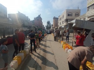 Distribuzione pane e acqua a Nuseirat, 8/6/25