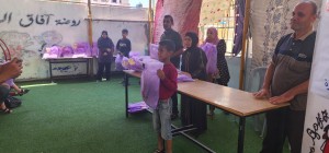 Distribuzione vestiti ai bambini a Nuseirat, 17 e 18/6/25