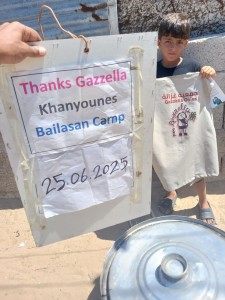 Distribuzione pasti caldi a Khan Younes, 25/6/25