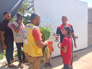 Distribuzione verdure a Khan Younes, 27/6/25