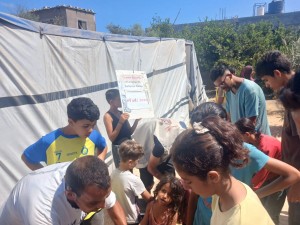 Distribuzione pasti caldi a Khan Younes, 4/8/25