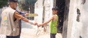 Distribuzione pane e acqua a Nuseirat, 12/8/25.