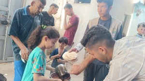 Distribuzione pane e acqua a Nuseirat, 13/8/25